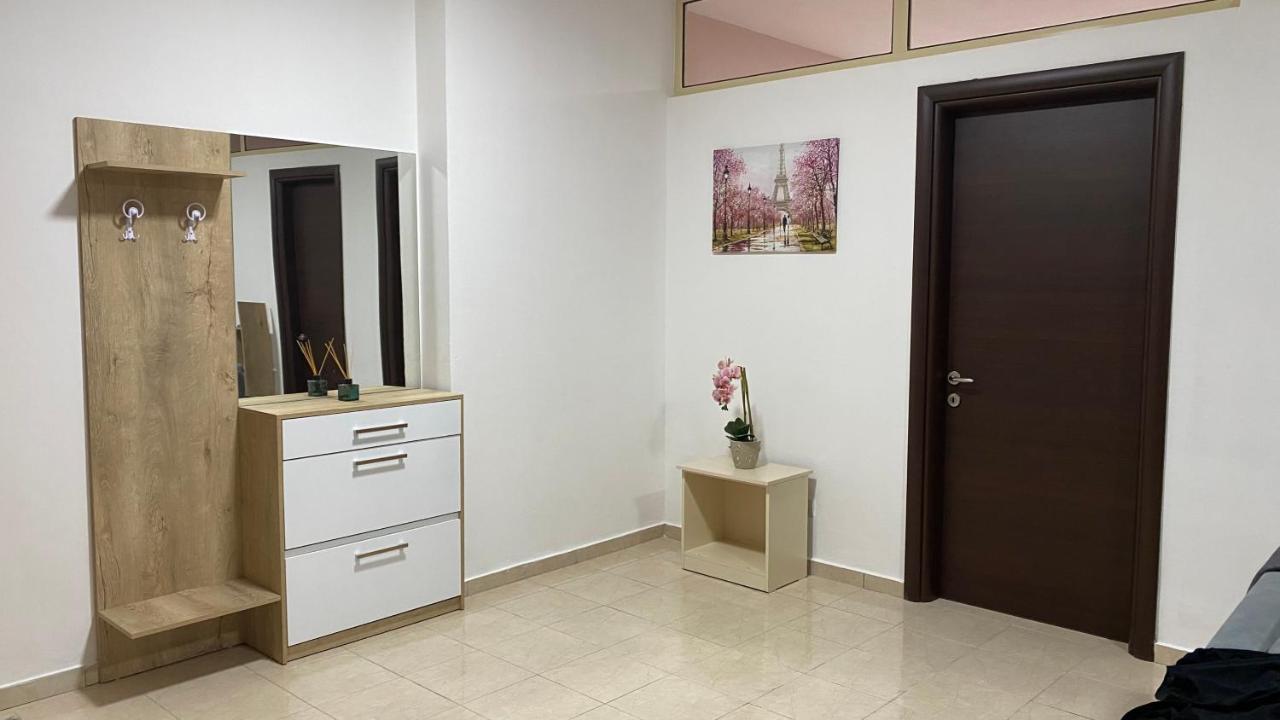 Ona'S Apartments Lushnje Ngoại thất bức ảnh