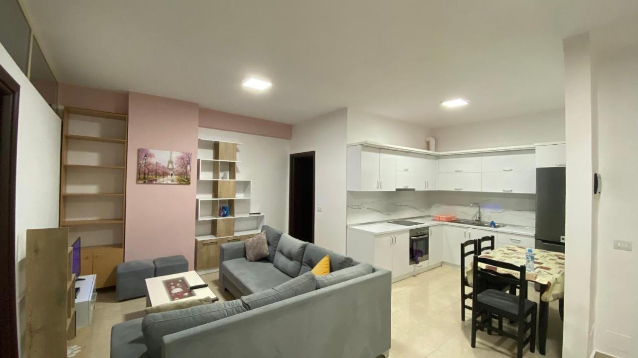 Ona'S Apartments Lushnje Ngoại thất bức ảnh