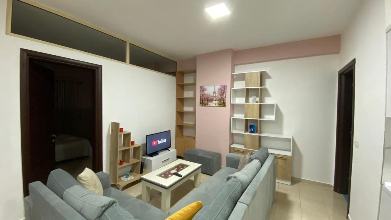 Ona'S Apartments Lushnje Ngoại thất bức ảnh